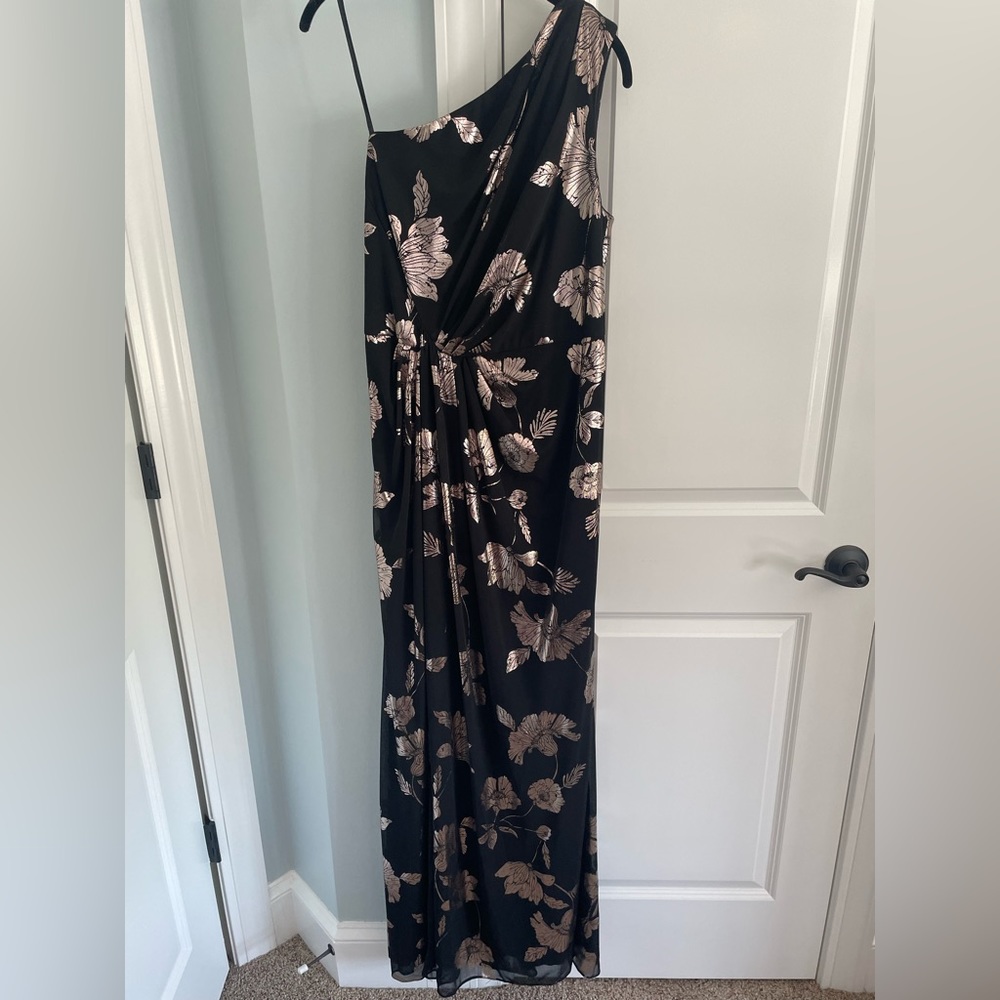 Adrianna Papell Black and Gold Dress
